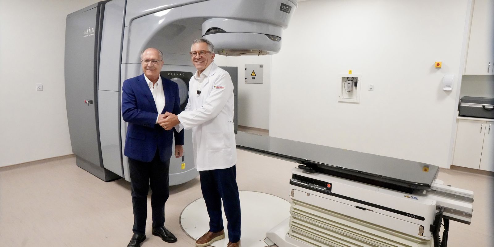 Governo entrega aceleradores lineares para radioterapia para 5 estados